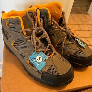 Cherokee Boys Hikers size 5